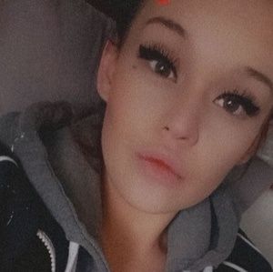 Meet your Posher, Ella